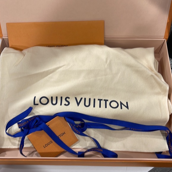 Louis Vuitton high rise bum bag - Picture 9 of 9
